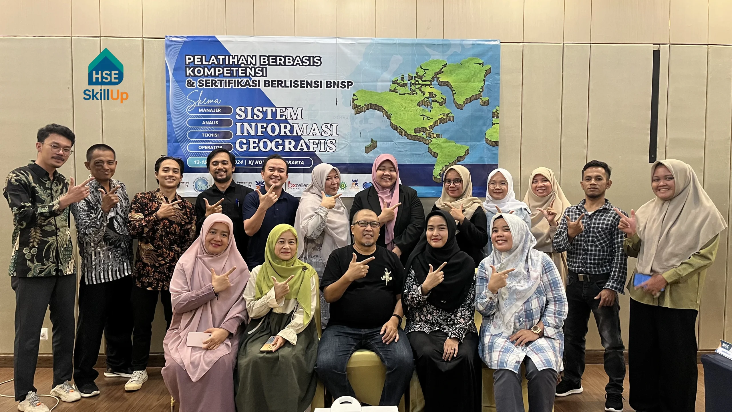 Pelatihan dan Sertifikasi Resmi GIS (SIG) di Indonesia: Kuasai Teknologi Pemetaan untuk Karier dan Bisnis Anda.